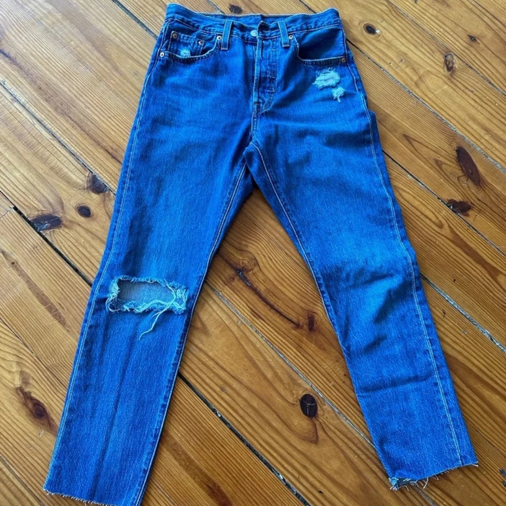 Levi ‘s premium 501 slim Women’s medium wash jeans